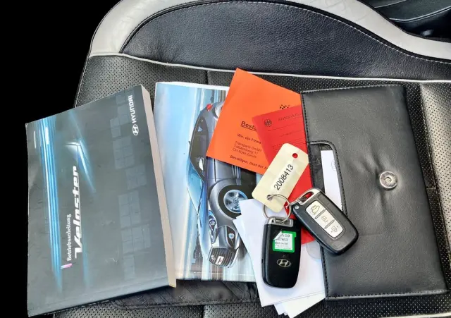 HYUNDAI Veloster 1.6 Turbo Matt Finish