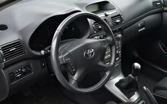 TOYOTA Avensis 