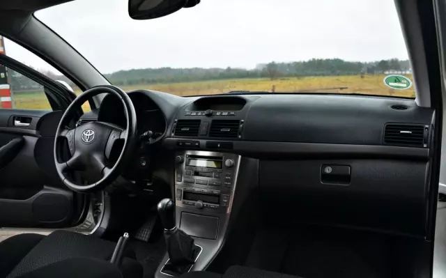 TOYOTA Avensis 