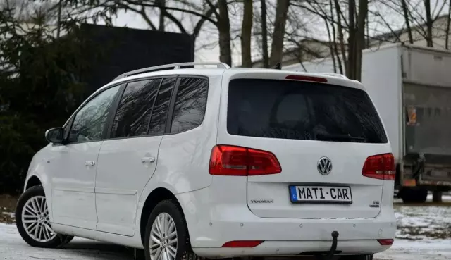 VOLKSWAGEN Touran 
