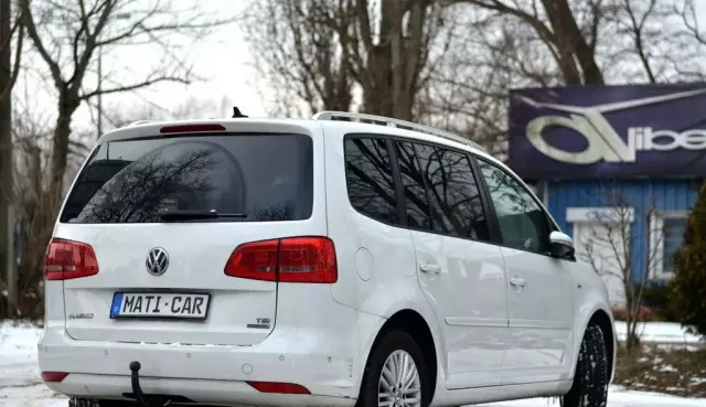 VOLKSWAGEN Touran 