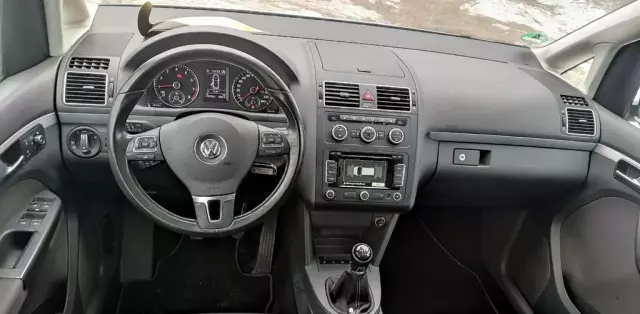 VOLKSWAGEN Touran 