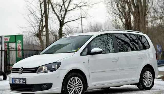 VOLKSWAGEN Touran 