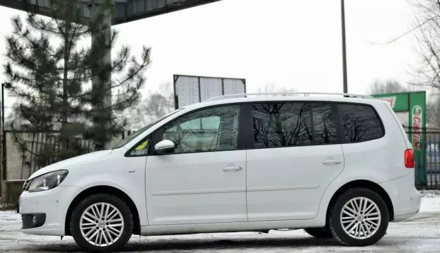 VOLKSWAGEN Touran 