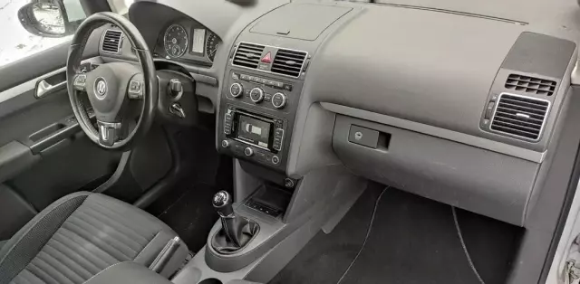 VOLKSWAGEN Touran 