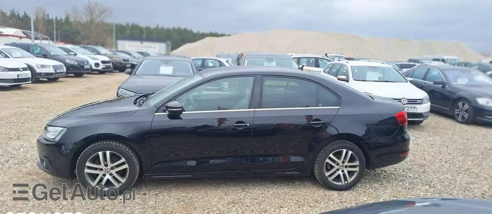 VOLKSWAGEN Jetta 