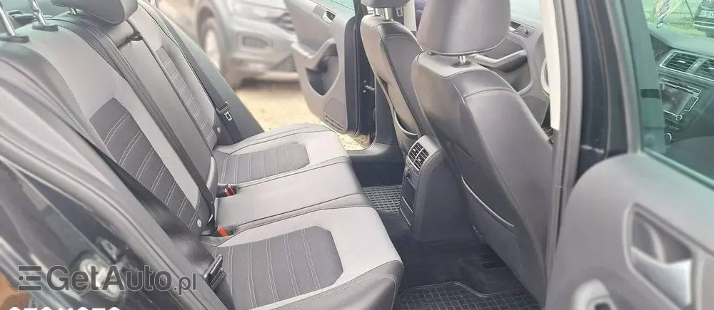 VOLKSWAGEN Jetta 