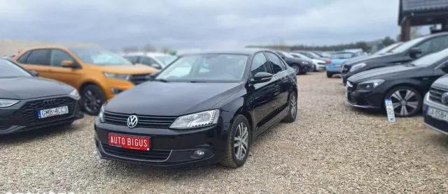 VOLKSWAGEN Jetta 