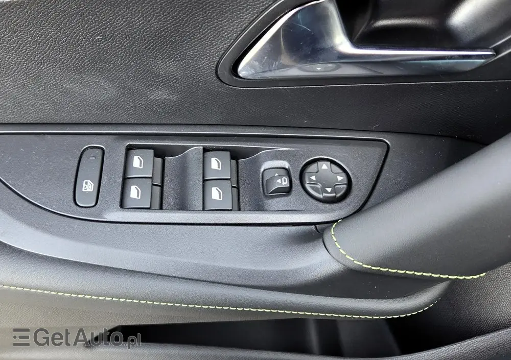 PEUGEOT 2008 PureTech mHEV GT e-DCS6