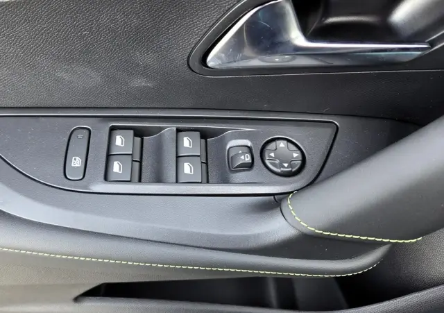 PEUGEOT 2008 PureTech mHEV GT e-DCS6