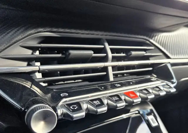 PEUGEOT 2008 PureTech mHEV GT e-DCS6