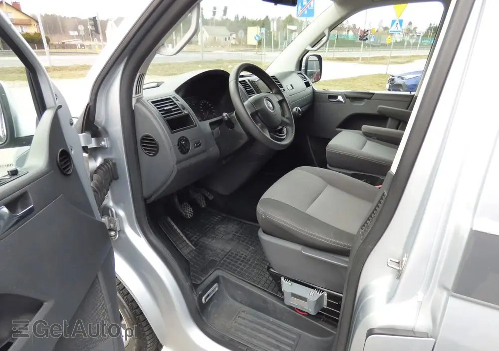 VOLKSWAGEN MULTIVAN 