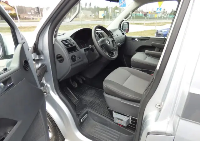 VOLKSWAGEN MULTIVAN 