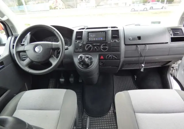 VOLKSWAGEN MULTIVAN 