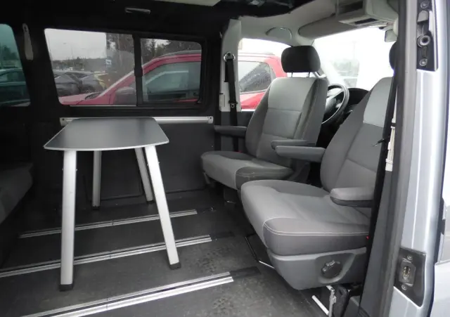 VOLKSWAGEN MULTIVAN 