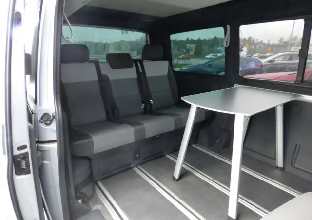 VOLKSWAGEN MULTIVAN 