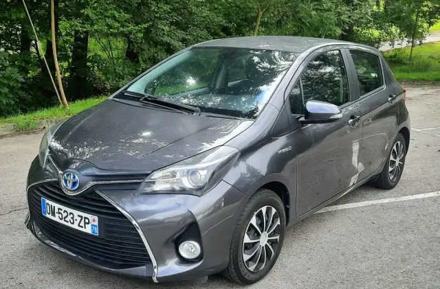TOYOTA Yaris Hybrid 100 Dynamic EU6