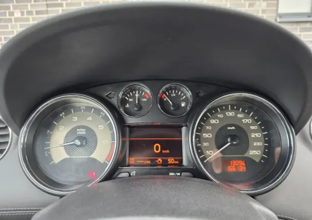 PEUGEOT RCZ 1.6 200 THP