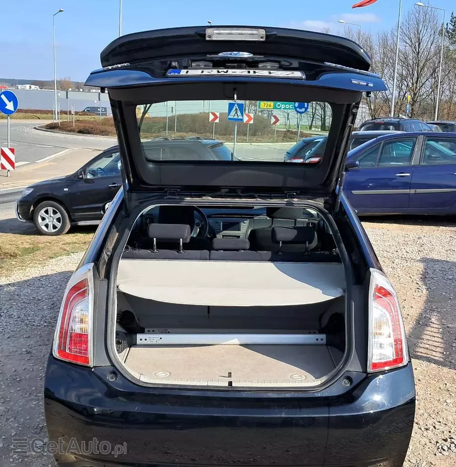 TOYOTA Prius (Hybrid) Life