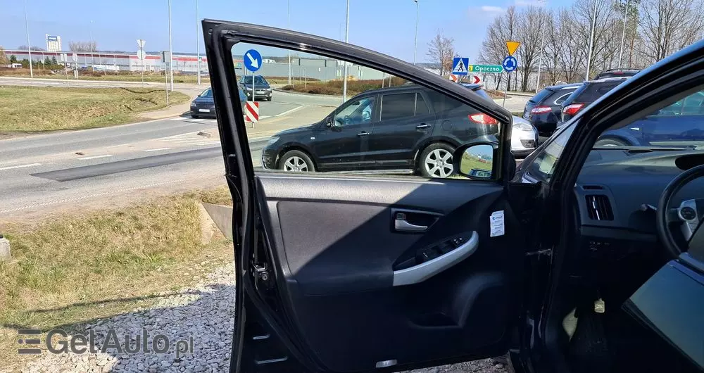 TOYOTA Prius (Hybrid) Life