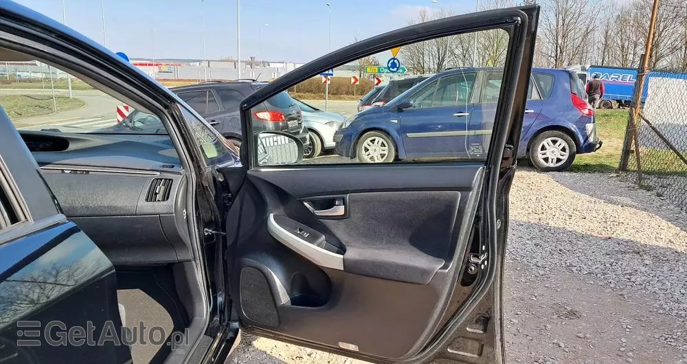 TOYOTA Prius (Hybrid) Life