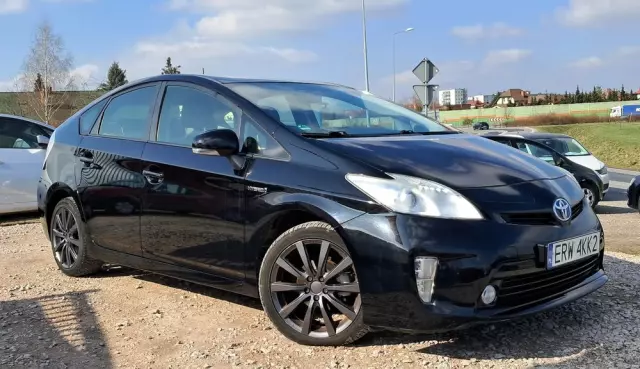 TOYOTA Prius (Hybrid) Life