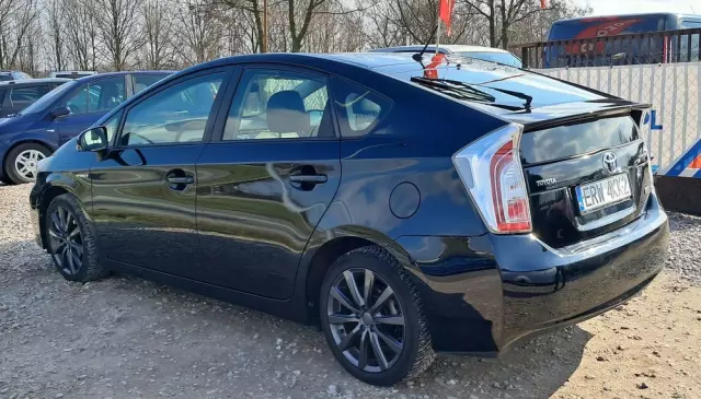 TOYOTA Prius (Hybrid) Life