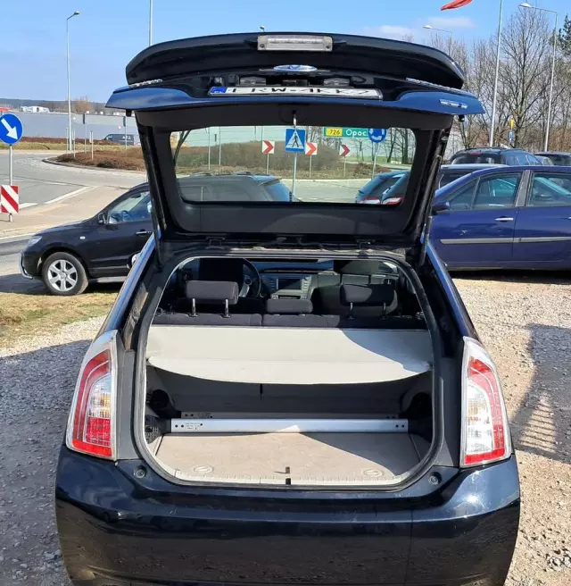 TOYOTA Prius (Hybrid) Life