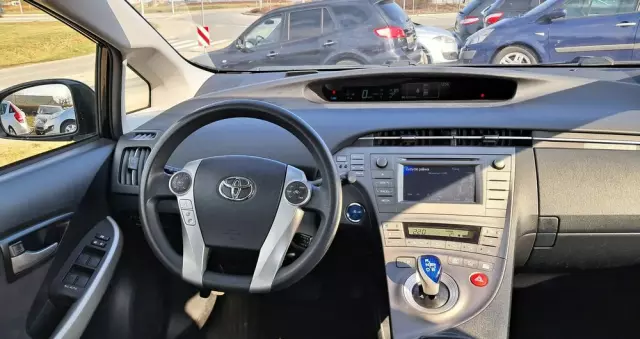 TOYOTA Prius (Hybrid) Life