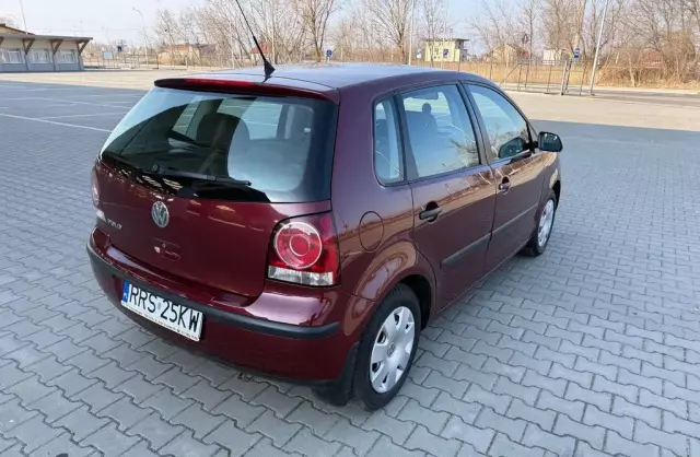 VOLKSWAGEN Polo 