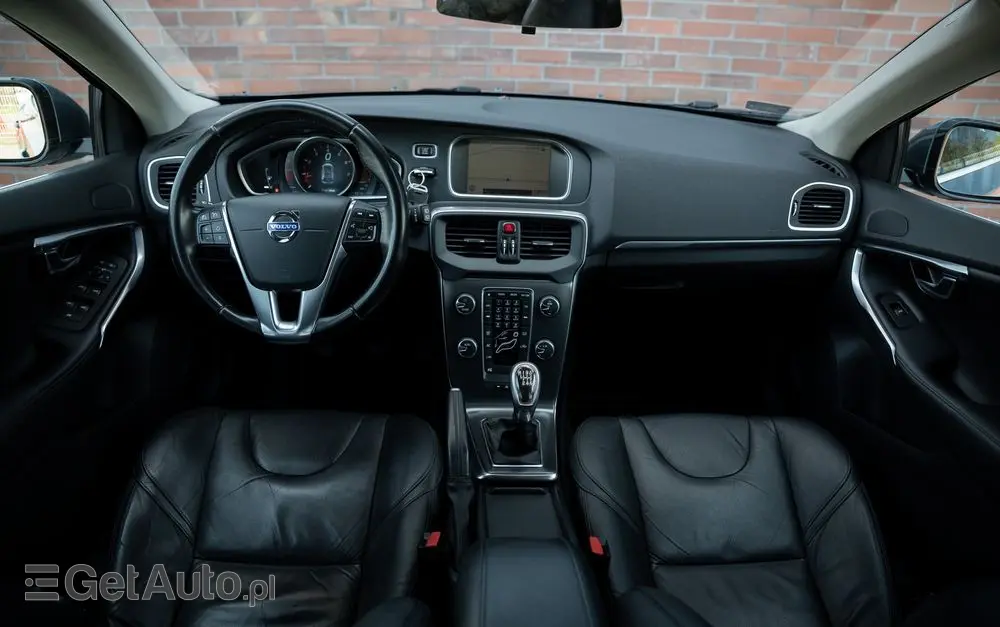 VOLVO V40 T3