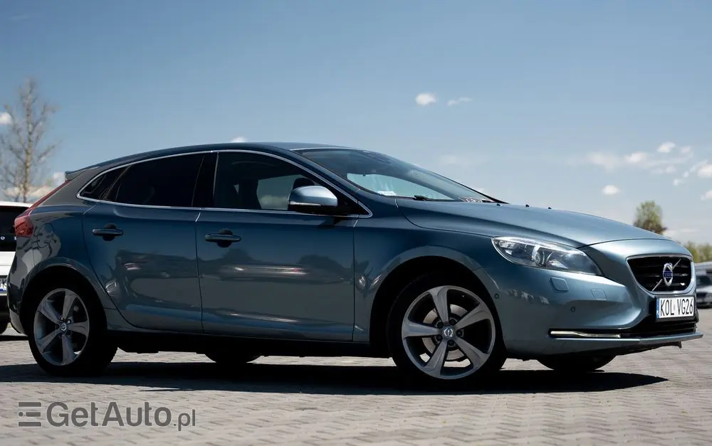 VOLVO V40 T3