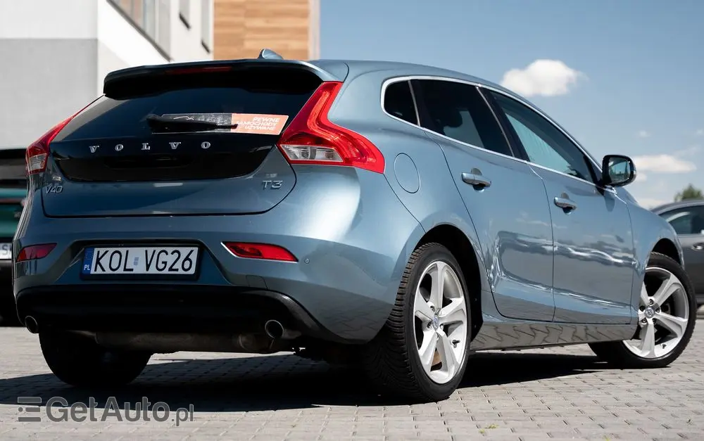VOLVO V40 T3