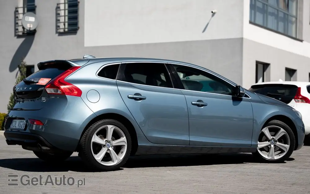 VOLVO V40 T3