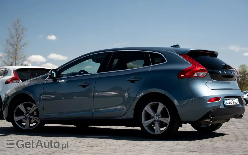 VOLVO V40 T3
