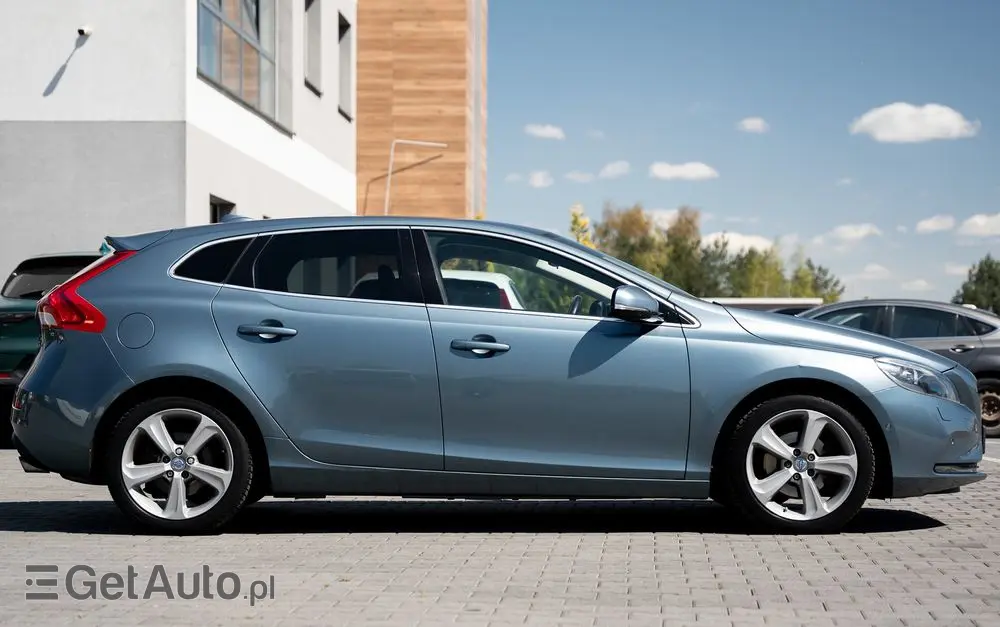 VOLVO V40 T3