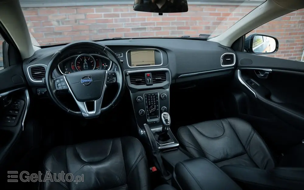 VOLVO V40 T3