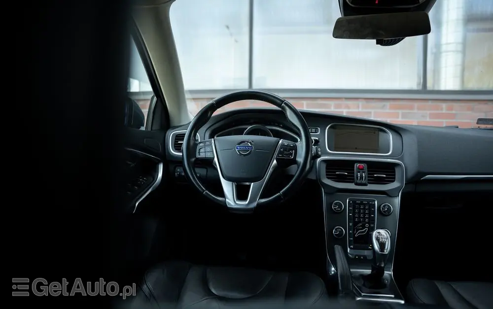 VOLVO V40 T3