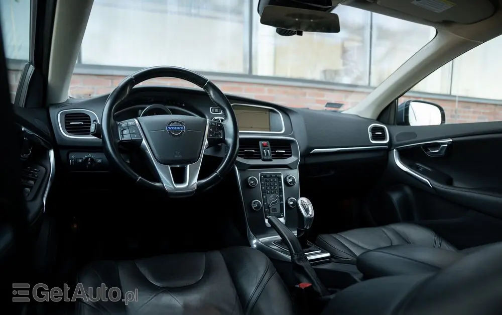 VOLVO V40 T3
