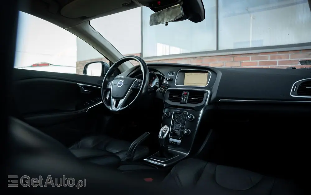 VOLVO V40 T3