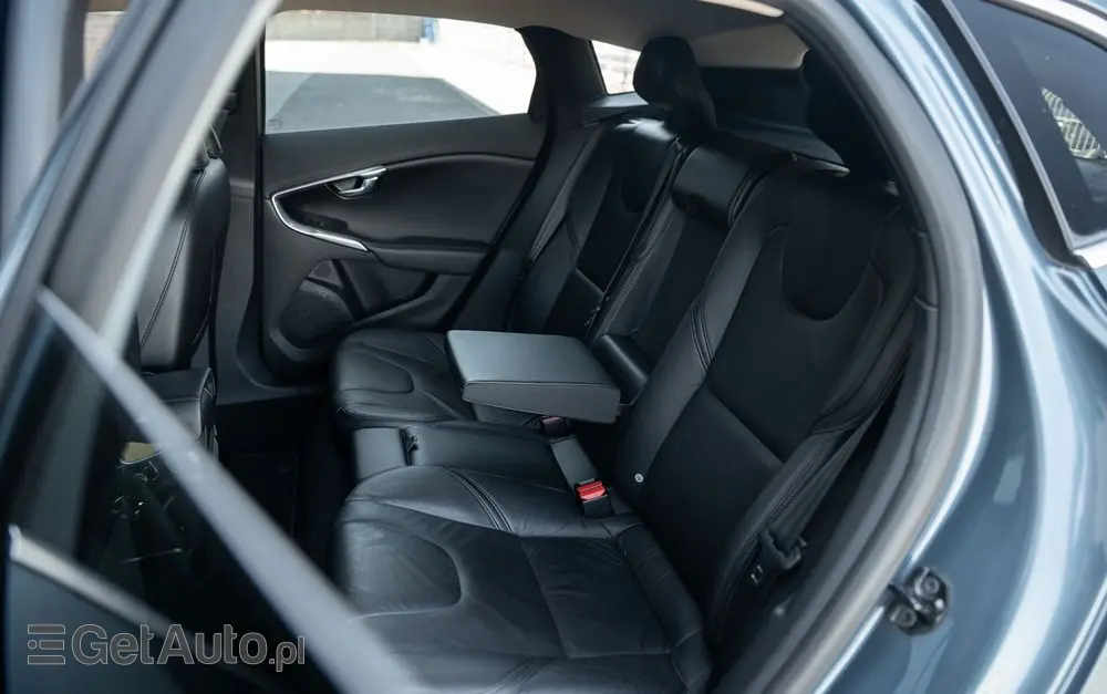VOLVO V40 T3