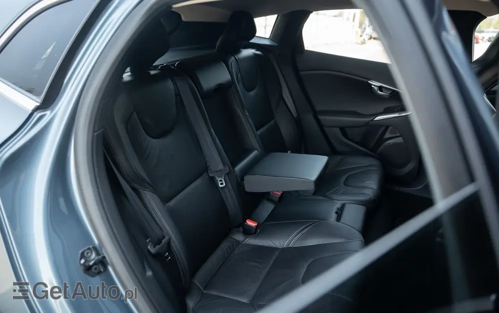 VOLVO V40 T3