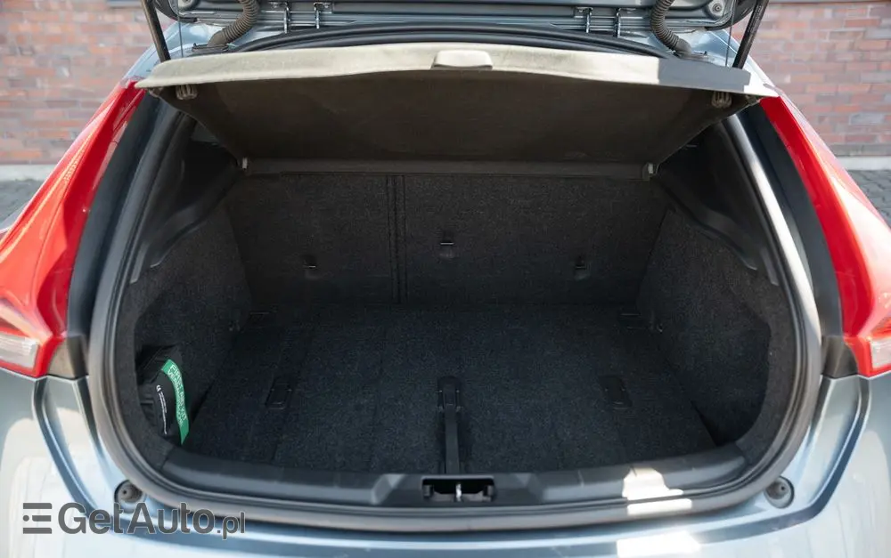VOLVO V40 T3