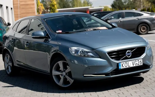VOLVO V40 T3
