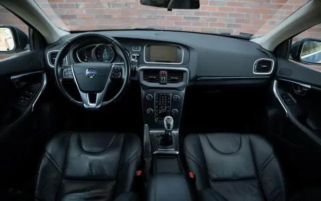 VOLVO V40 T3