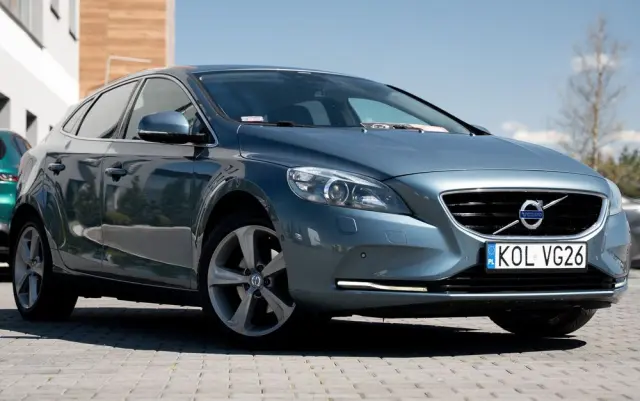 VOLVO V40 T3