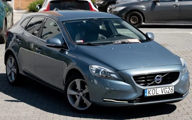 VOLVO V40 T3