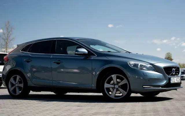 VOLVO V40 T3