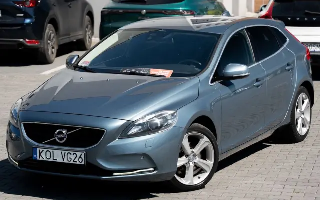 VOLVO V40 T3