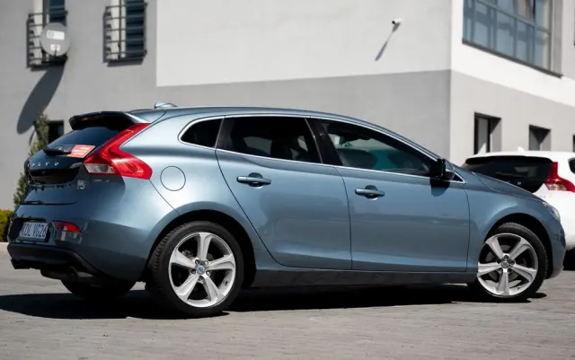 VOLVO V40 T3